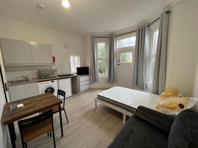 Chatsworth Road, Croydon, 6 Bedroom House