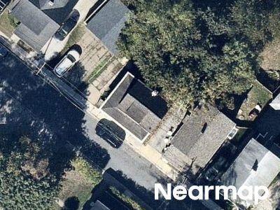Walker St, Newton, Preforeclosure Single-family Home