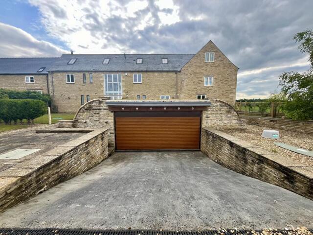 Red Kite Barn, Great North Road, 5 Bedroom Barn