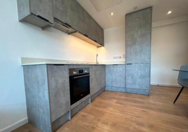 Cresta House, Alma Street, Studio Apartment For