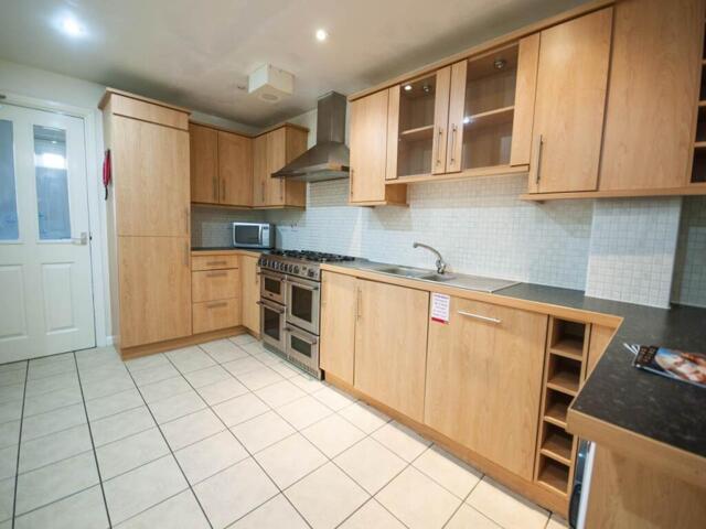 Mosquito Way, Hatfield, 5 Bedroom House