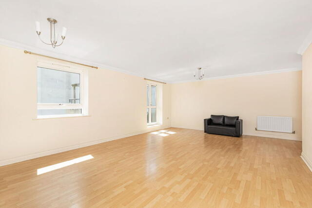 Sparkes Close, Bromley, 2 Bedroom Flat