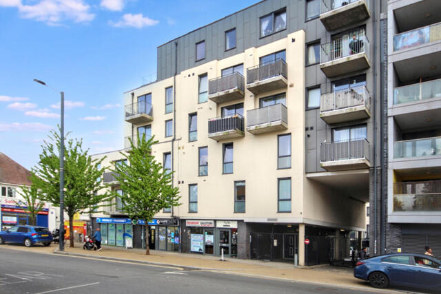 Hayes Court, Ealing Road, 1 Bedroom Flat