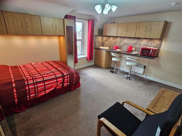 Lodge Road, Kingswood, Studio Flat For