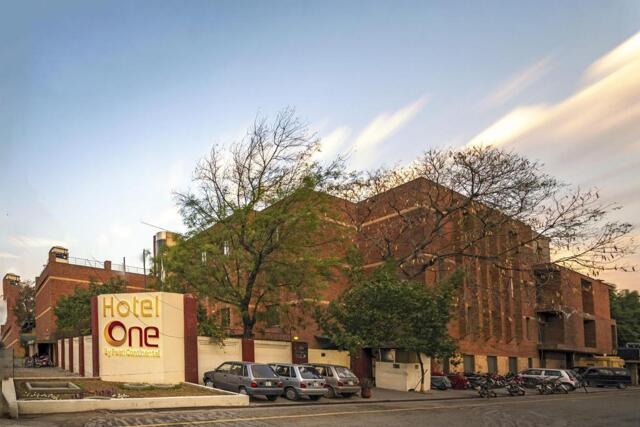 C, People Colony  D Ground, Punjab, Faisalabad, Hotel One Faisalabad