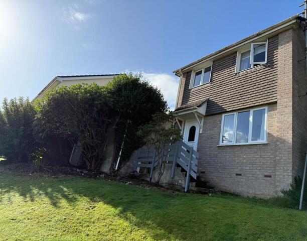 Manor View, 3 Bedroom Semi-detached