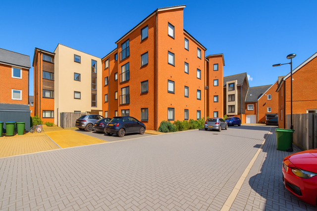 Boldison Close, Aylesbury, 2 Bedroom Flat