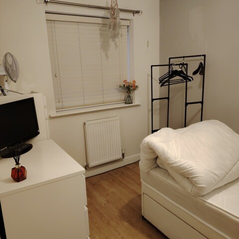 Saltney, Room For Rent