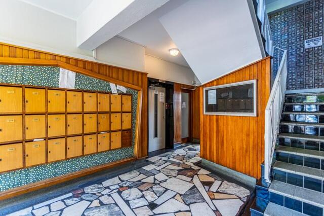 Gardens, Cape Town, Light-filled Two Bedroom