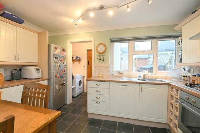 Burton Road, Coton In The Elms, 2 Bedroom Cottage