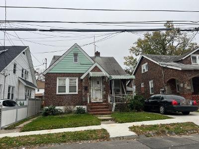 Th St, Saint Albans, Preforeclosure Single-family Home