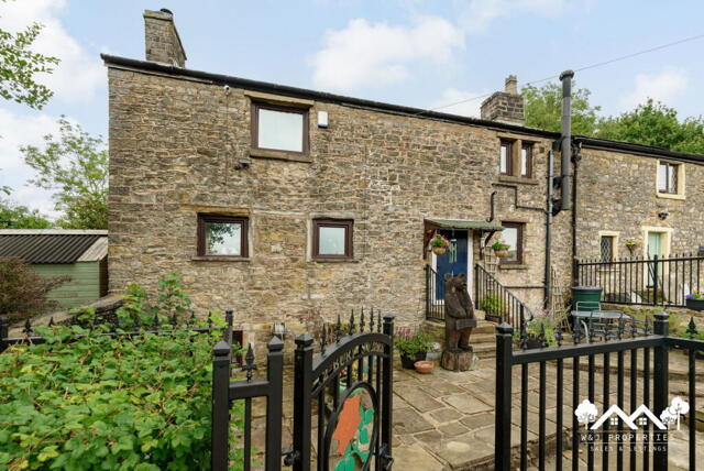 Bury Square, Darwen, 3 Bedroom Cottage