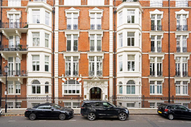 Franklins Row, London, 4 Bedroom Flat