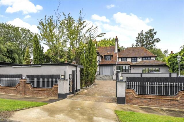 Beech Hill Avenue, Hadley Wood, 3 Bedroom Flat