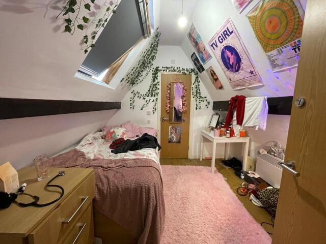 Hyde Terrace, Leeds, 7 Bedroom Flat