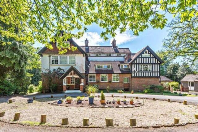 Tower Road, Hindhead, 1 Bedroom Flat Tower Road, Hindhead, 1 Bedroom Flat