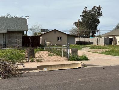 N Rd Dr, Glendale, Foreclosure Single-family Home