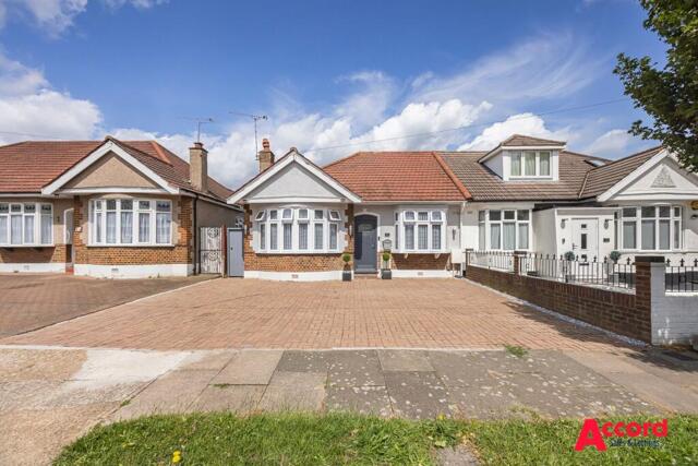 Heather Gardens, Romford, 2 Bedroom Semi-detached