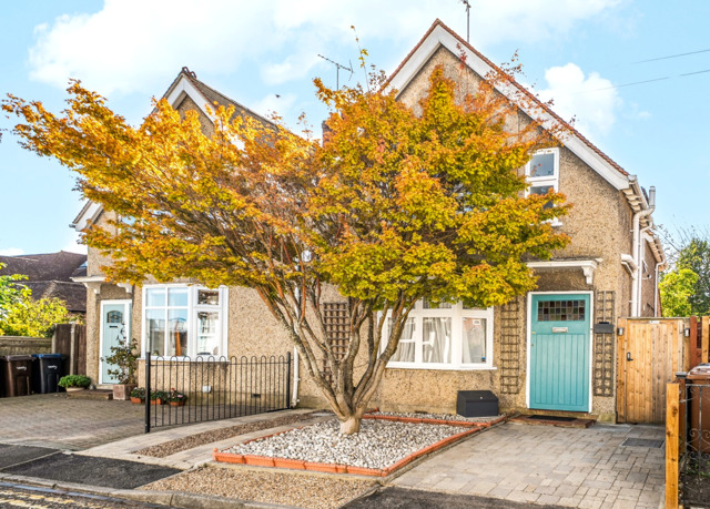 Long Garden Walk, Farnham, 3 Bedroom Semi-detached