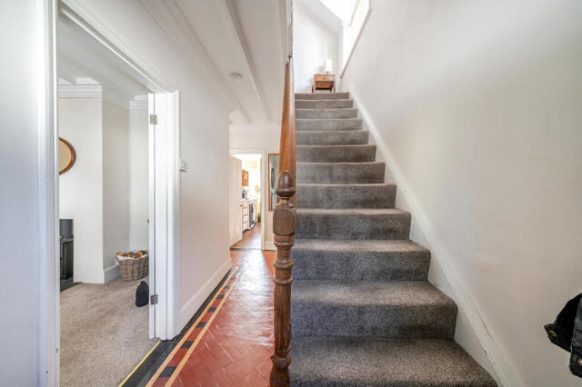 Long Garden Walk, Farnham, 3 Bedroom Semi-detached