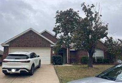 Hollow Ridge Dr, Denton, Preforeclosure Single-family Home