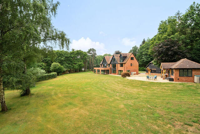 Tilford Road, Farnham, 7 Bedroom Detached