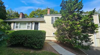 Main St, Westport, Preforeclosure Single-family Home