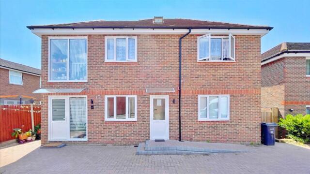 Quarles Park Road, Chadwell Heath, 3 Bedroom Maisonette Quarles Park Road, Chadwell Heath, 3 Bedroom Maisonette