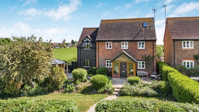 Shabbington, Crendon Road, Aylesbury, 5 Bedroom Detached