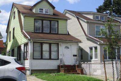 Th St, Saint Albans, Foreclosure Single-family Home