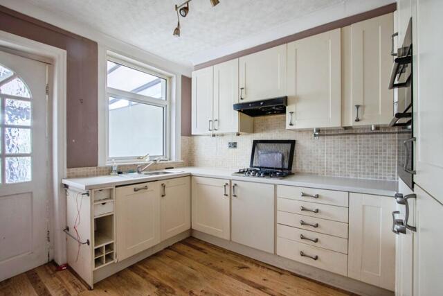 Denby Dale Road, Wakefield, 3 Bedroom Semi-detached