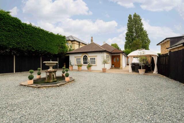 Chessington Road, Ewell, 3 Bedroom Detached