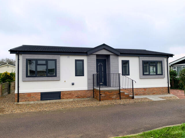 Hatfield, Hertfordshire, 2 Bedroom Park