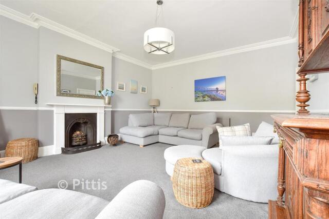 Church Street, Ventnor, 3 Bedroom Apartment