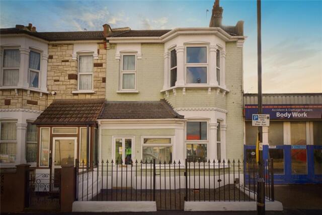 Rectory Road, Manor Park, 3 Bedroom End