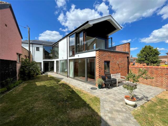 Thoroughfare, Woodbridge, 4 Bedroom Detached