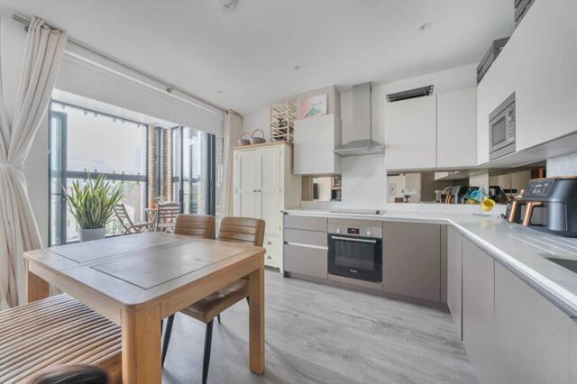 Fairbridge Road, London, 2 Bedroom Flat