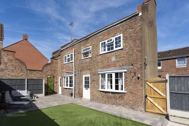 Foster Street, Boston, 2 Bedroom Detached