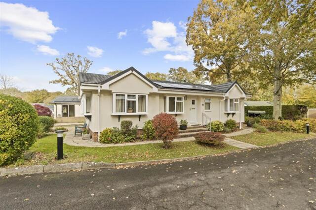 Deanland Wood Park, Golden Cross, 2 Bedroom Park