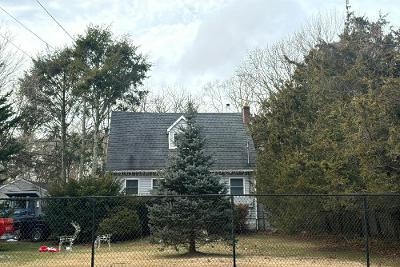 Crescent St, Yaphank, Preforeclosure Single-family Home