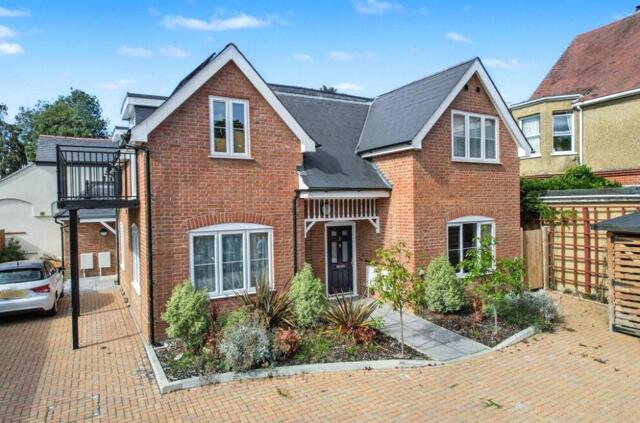 Eggars Hill, Aldershot, 2 Bedroom Apartment