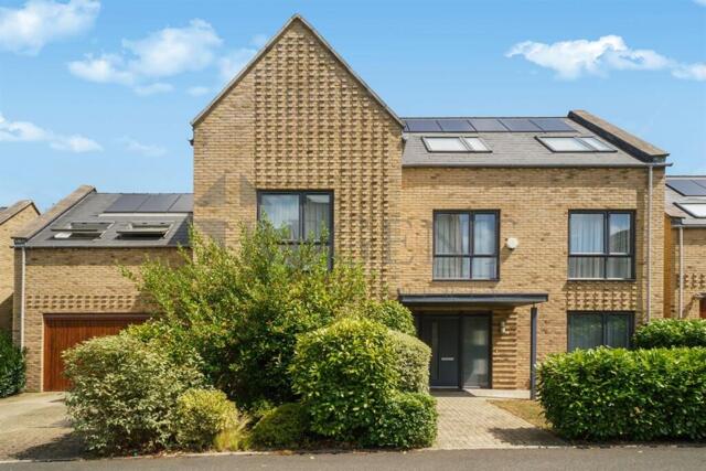 Well Grove, London, 5 Bedroom Detached Well Grove, London, 5 Bedroom Detached