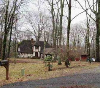 E Greenwich Rd, Cornwall Bridge, Preforeclosure Single-family Home