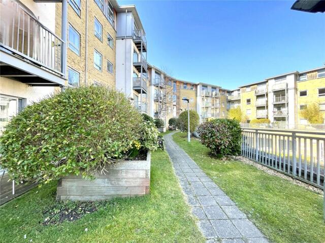 Coombe Way, Farnborough, 1 Bedroom Flat
