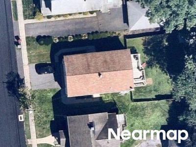 Quinn St, Naugatuck, Preforeclosure Single-family Home