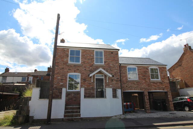 A Heathcote Road, Whitnash, 5 Bedroom Detached