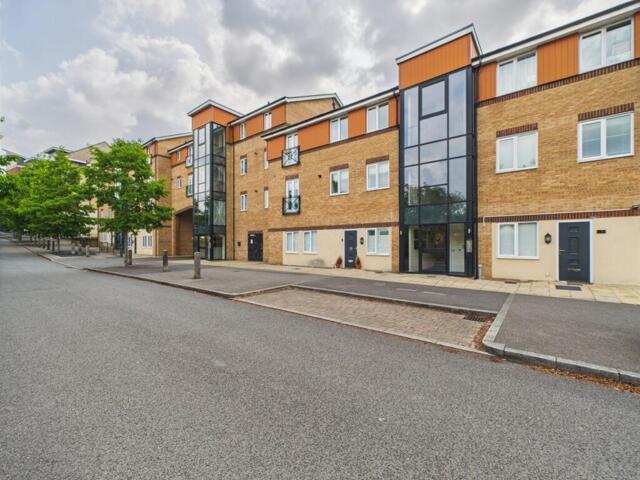 Braymere Road, Hampton Centre, 2 Bedroom Apartment