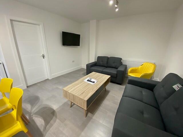 Warwick Avenue, Beeston, 5 Bedroom House