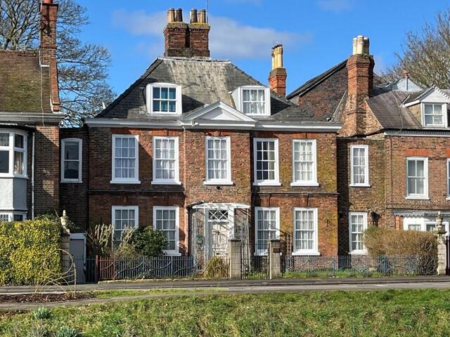Hawkes House, London Road, 7 Bedroom Town