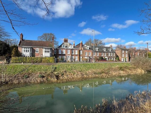Hawkes House, London Road, 7 Bedroom Town